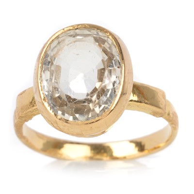 Lot 461 - QUARTZ DRESS RING