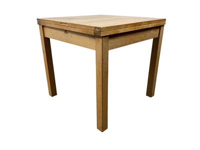Lot 136 - CONTEMPORARY OAK DINING TABLE