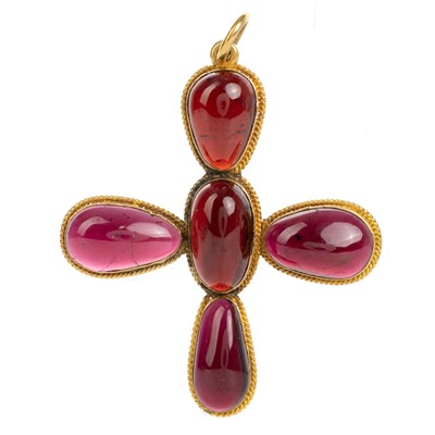 Lot 532 - GARNET CABOCHON CROSS PENDANT