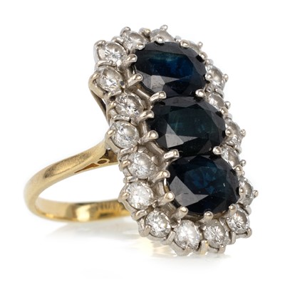 Lot 533 - SAPPHIRE AND DIAMOND COCKTAIL RING