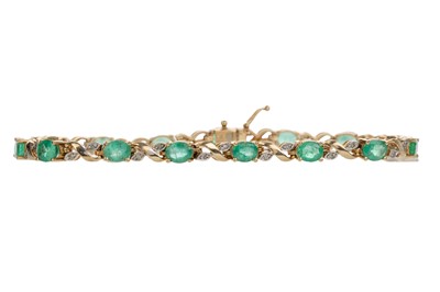 Lot 534 - EMERALD AND DIAMOND BRACELET