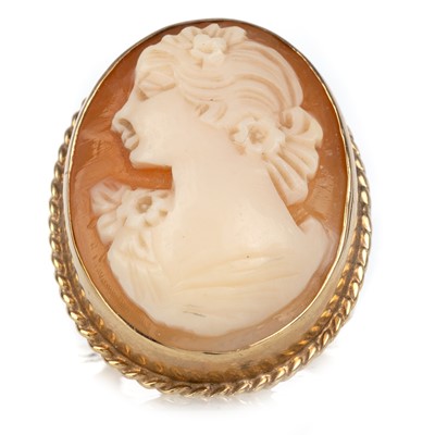 Lot 536 - CAMEO RING