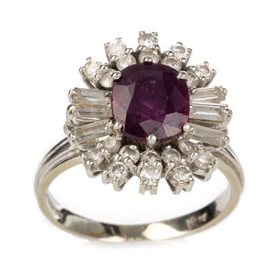 Lot 467 - RUBY AND DIAMOND RING
