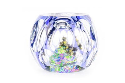 Lot 634 - PERTHSHIRE GLASS PAPERWEIGHT
