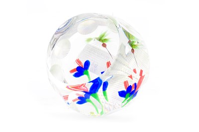Lot 643 - PERTHSHIRE GLASS PAPERWEIGHT