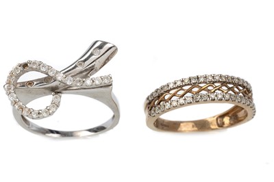 Lot 478 - DIAMOND DRESS RING