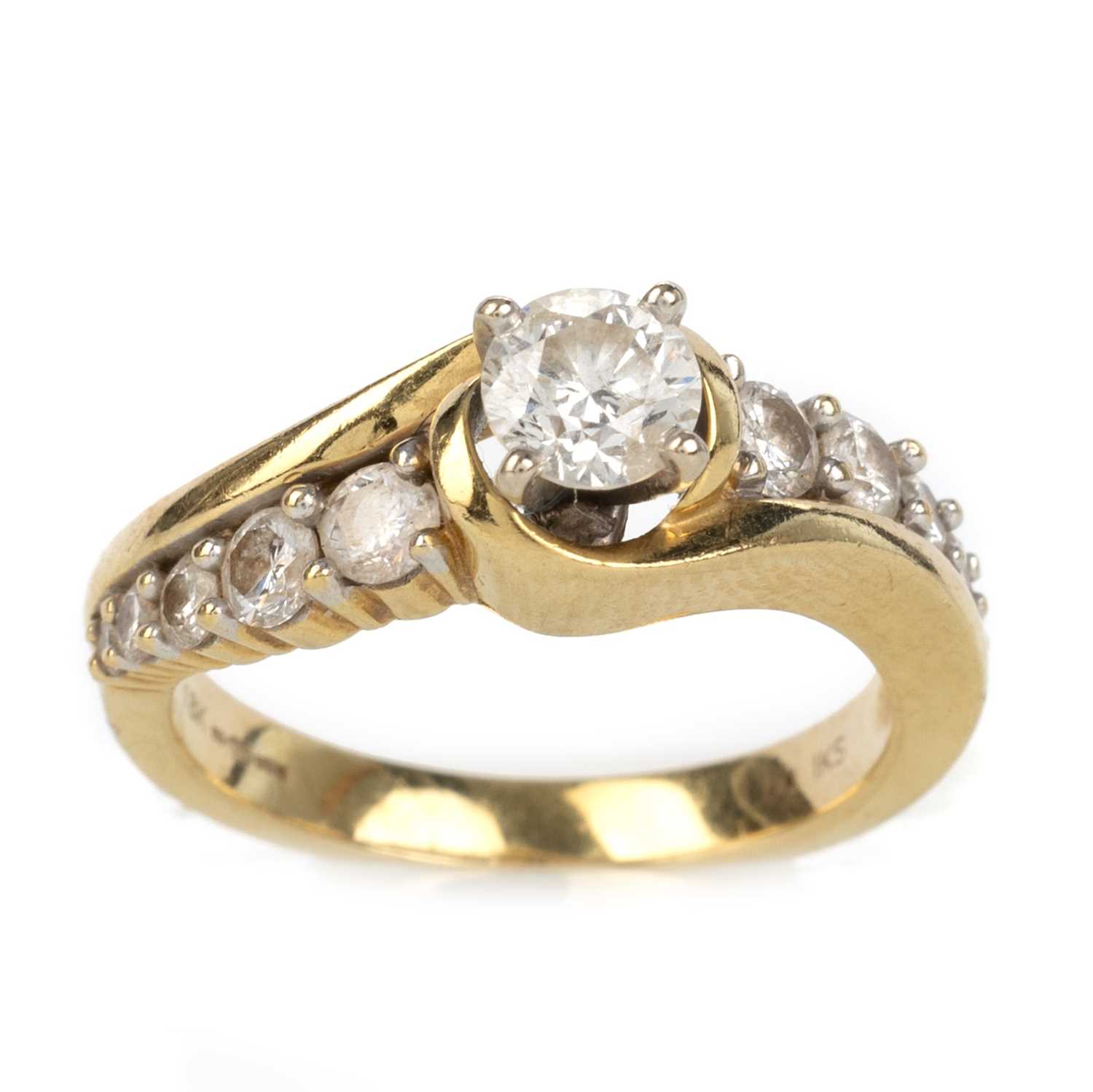 Lot 481 - DIAMOND DRESS RING