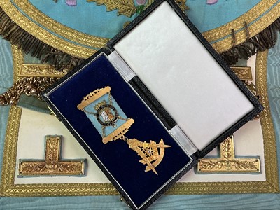 Lot 198 - GOLD MASONIC MEDAL
