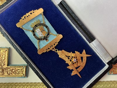 Lot 198 - GOLD MASONIC MEDAL