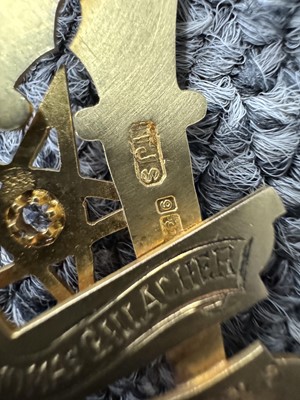 Lot 198 - GOLD MASONIC MEDAL