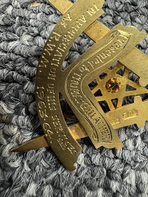 Lot 198 - GOLD MASONIC MEDAL