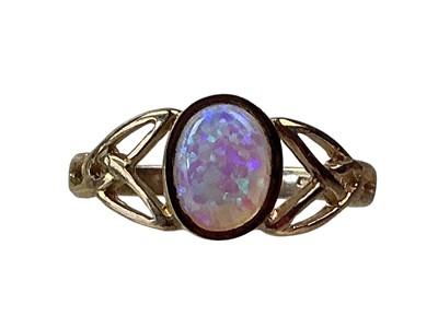 Lot 611 - OPAL RING