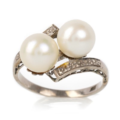 Lot 491 - PEARL RING