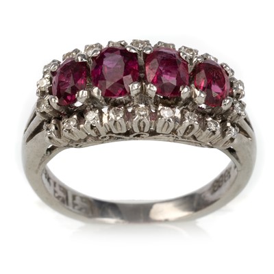 Lot 494 - RUBY AND DIAMOND RING