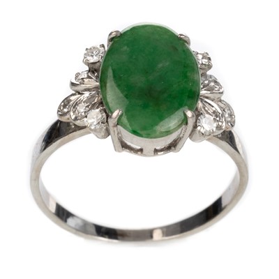 Lot 496 - JADE AND DIAMOND RING