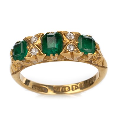 Lot 664 - VICTORIAN BOAT RING