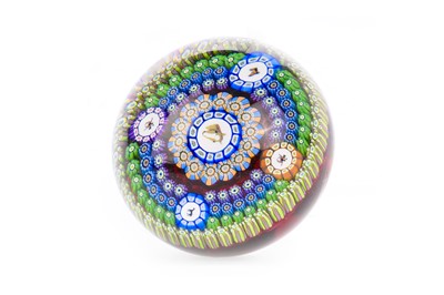 Lot 679 - PERTHSHIRE GLASS PAPERWEIGHT
