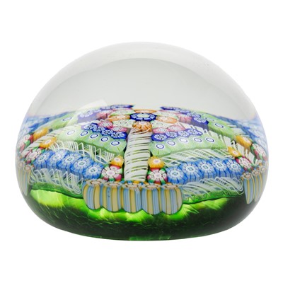 Lot 685 - PERTHSHIRE GLASS PAPERWEIGHT