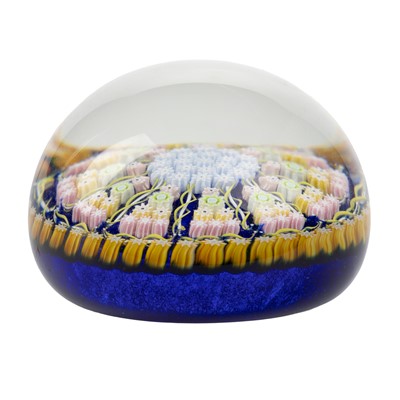 Lot 686 - PERTHSHIRE GLASS PAPERWEIGHT