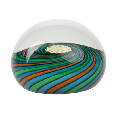 Lot 688 - PERTHSHIRE GLASS PAPERWEIGHT