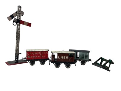 Lot 398 - COLLECTION OF HORNBY AND MECCANO RAILWAY TRACKS AND TRAINS