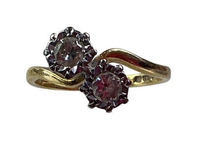 Lot 652 - DIAMOND TWO STONE RING