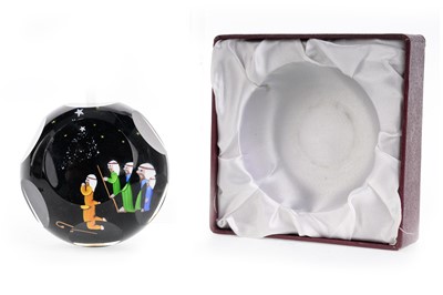 Lot 706 - PERTHSHIRE GLASS PAPERWEIGHT