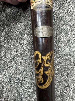 Lot 205 - GEORGE V POLICE TRUNCHEON