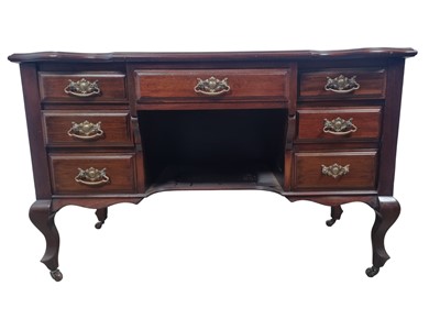 Lot 67 - EDWARDIAN MAHOGANY DRESSING CHEST