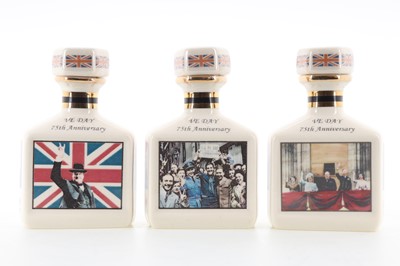 Lot 162 - THREE POINTERS MINIATURE DECANTERS CELEBRATING THE 75TH ANNIVERSARY OF V.E. DAY
