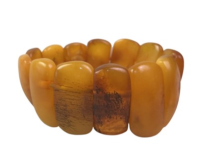 Lot 2 - AMBER-COLOURED BRACELET