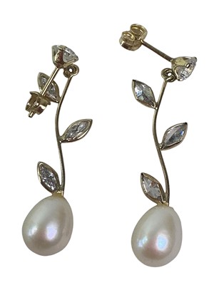 Lot 281 - TWO PAIRS OF GOLD EARRINGS