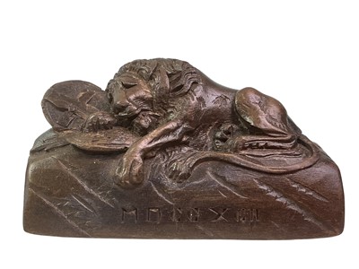 Lot 287 - SWISS/GERMAN BLACK FOREST CARVED WOOD LION