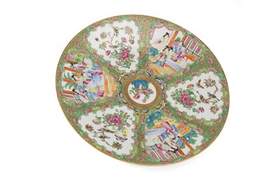 Lot 903 - CHINESE CANTON ROSE MEDALLION CHARGER