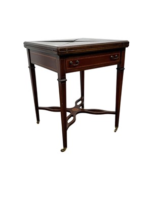 Lot 86 - EDWARDIAN MAHOGANY ENVELOPE CARD TABLE