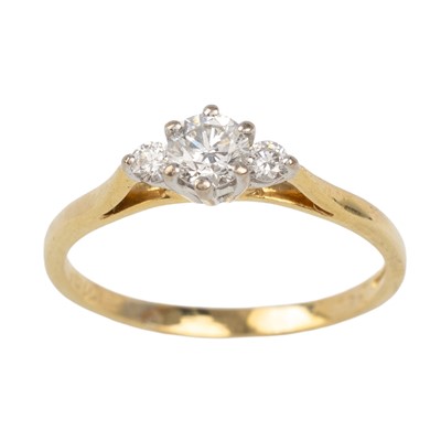 Lot 548 - DIAMOND THREE STONE RING