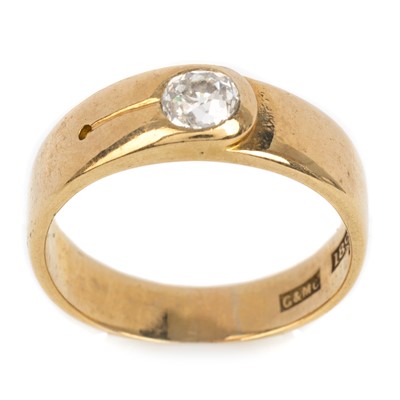 Lot 552 - DIAMOND SOLITAIRE RING