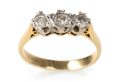 Lot 557 - DIAMOND THREE STONE RING