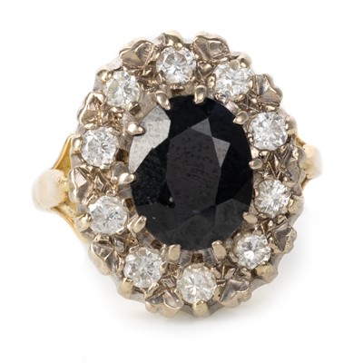 Lot 566 - SAPPHIRE AND DIAMOND CLUSTER RING