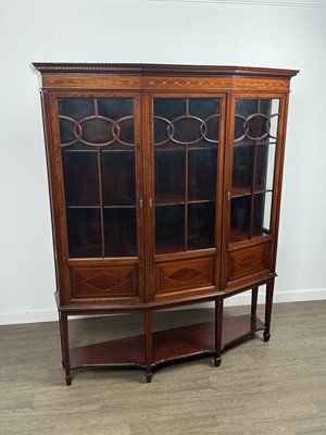 Lot 1291 - EDWARDIAN INLAID MAHOGANY TRIPLE DOOR DISPLAY CABINET