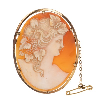Lot 599 - CAMEO BROOCH