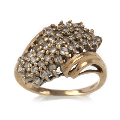 Lot 600 - DIAMOND DRESS RING