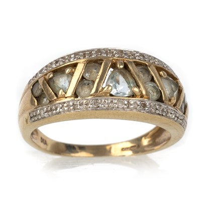 Lot 601 - AQUAMARINE AND DIAMOND RING