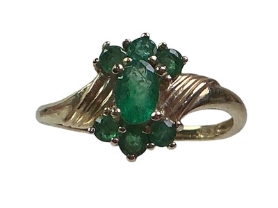Lot 352 - EMERALD DRESS RING