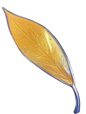 Lot 355 - DAVID ANDERSEN NORWEGIAN ENAMELLED SILVER BROOCH