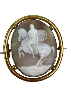 Lot 410 - LARGE VICTORIAN CAMEO BROOCH