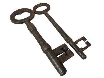 Lot 498 - COLLECTION OF KEYS
