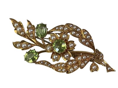 Lot 237 - LEAF SPRAY BROOCH