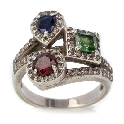 Lot 439 - GEM SET AND DIAMOND RING