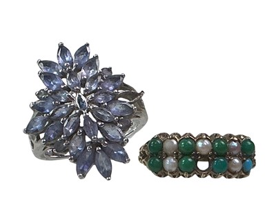 Lot 243 - GOLD GEM SET RING